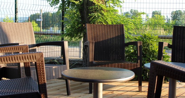 Restaurant terrasse en bord de Saône