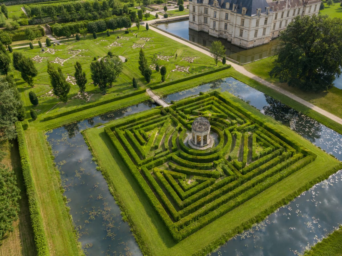 Labyrinthe de buis du château de Cormatin vu du ciel