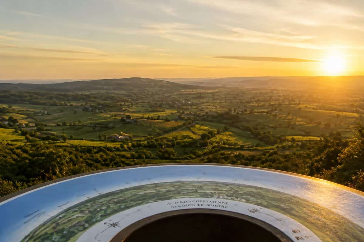 Vue depuis le Mont Saint-Romain sur le Mâconnais